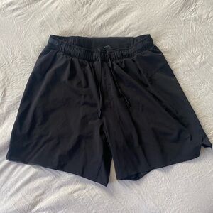 Men’s Lululemon Lined Shorts / Size Medium